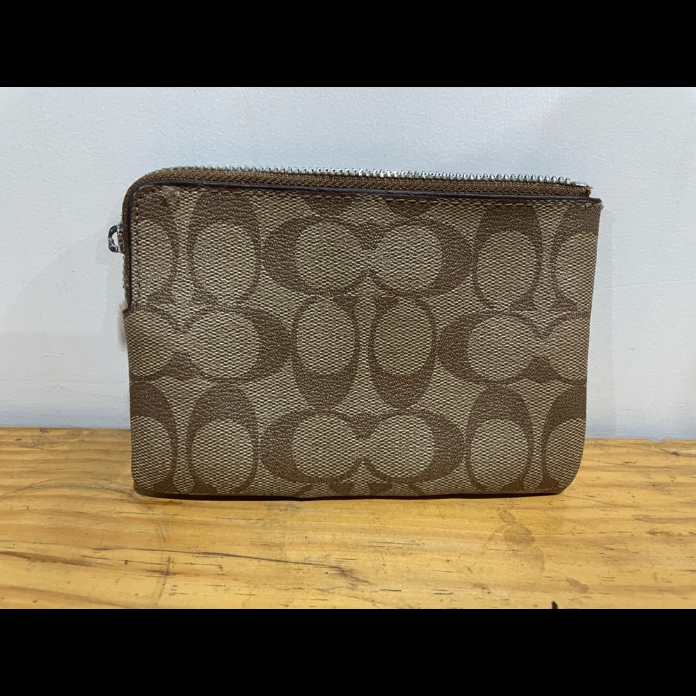 Coach card purse. Mini size. Used. Condition 6:10 - Picture 2 of 6